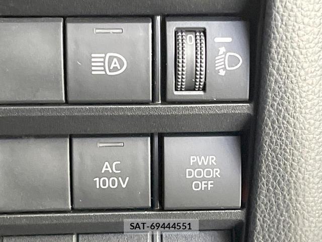Toyota VOXY 2023-05 8878030-6
