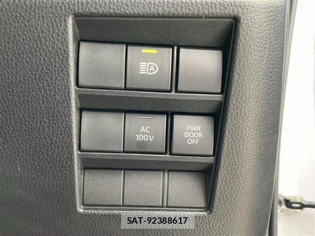 Toyota VOXY 2023-01 8878090-13