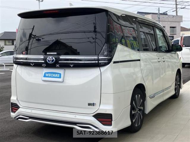 Toyota VOXY 2023-01 8878090-2