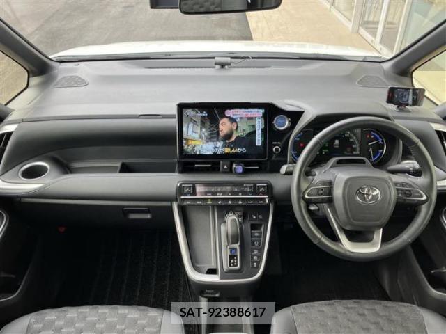 Toyota VOXY 2023-01 8878090-3