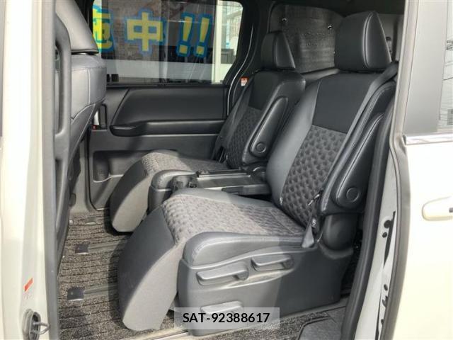 Toyota VOXY 2023-01 8878090-5