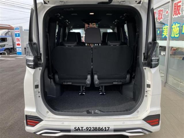 Toyota VOXY 2023-01 8878090-6