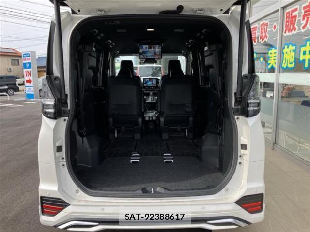 Toyota VOXY 2023-01 8878090-7