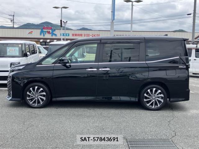 Toyota VOXY 2023-04 8878099-1