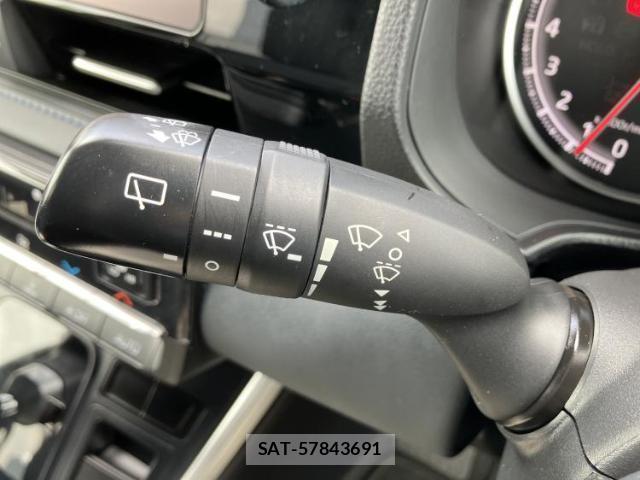Toyota VOXY 2023-04 8878099-17