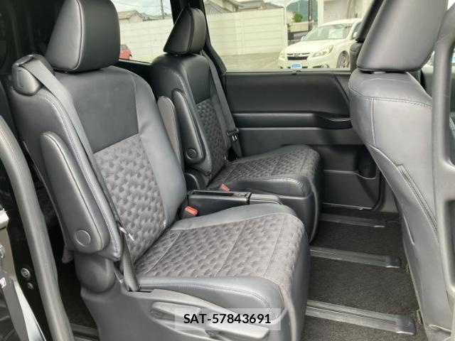 Toyota VOXY 2023-04 8878099-4