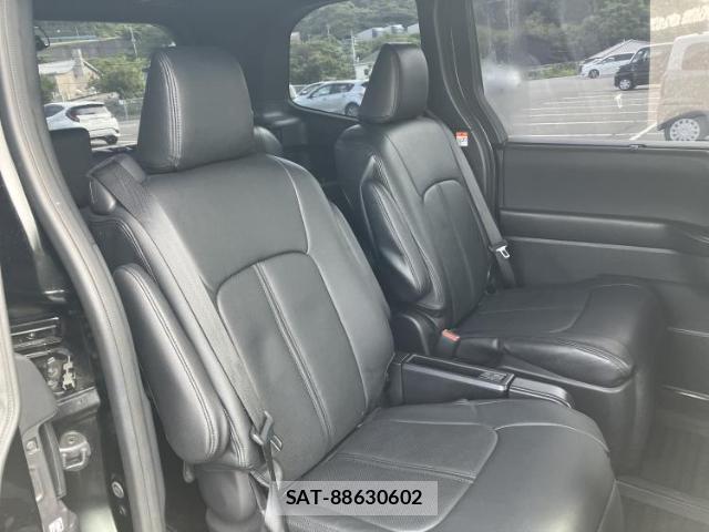 Toyota VOXY 2023-06 8878103-5