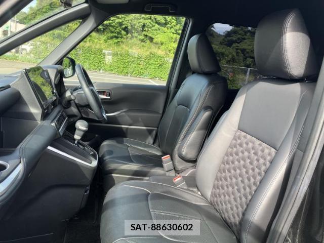 Toyota VOXY 2023-06 8878103-7