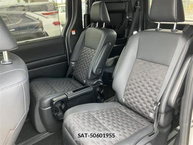 Toyota VOXY 2022-09 8878172-5