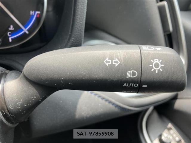 Toyota VOXY 2025-02 8878206-16