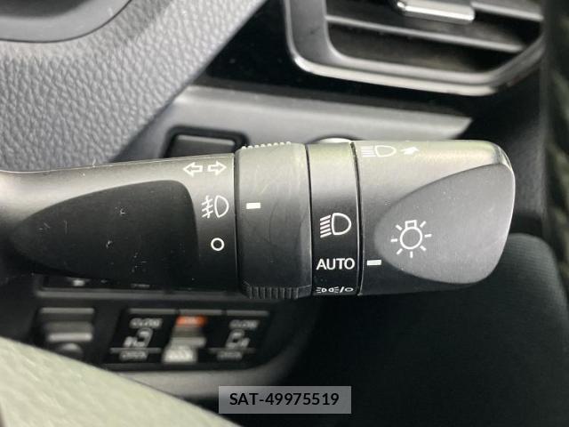 Toyota VOXY 2020-09 8878229-16