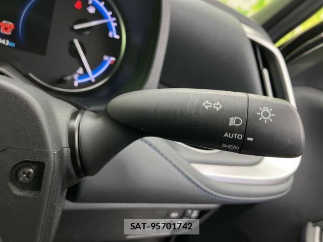 Toyota VOXY 2023-10 8878243-15