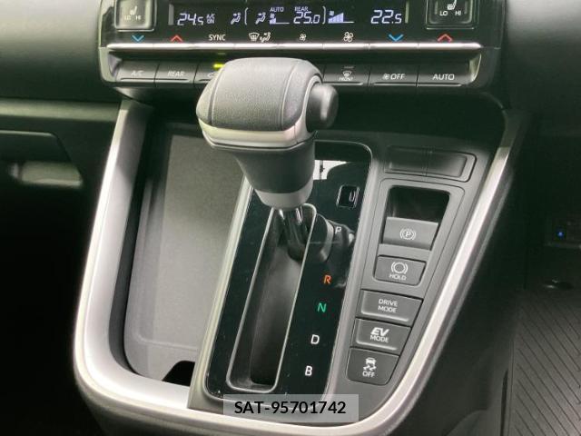 Toyota VOXY 2023-10 8878243-17
