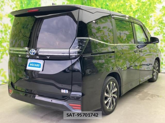 Toyota VOXY 2023-10 8878243-2
