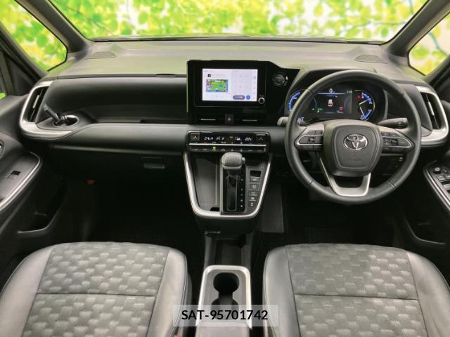 Toyota VOXY 2023-10 8878243-3