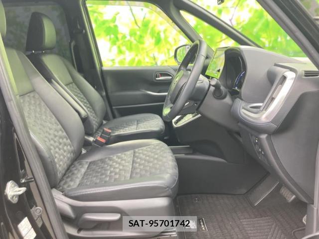 Toyota VOXY 2023-10 8878243-4