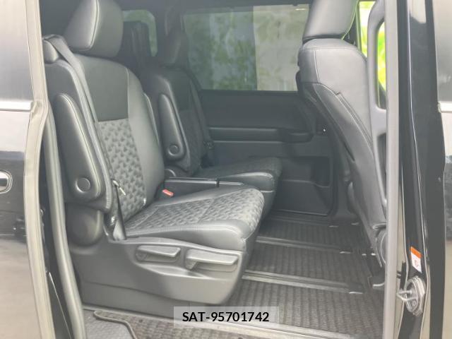 Toyota VOXY 2023-10 8878243-5