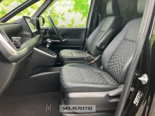 Toyota VOXY 2023-10 8878243-6