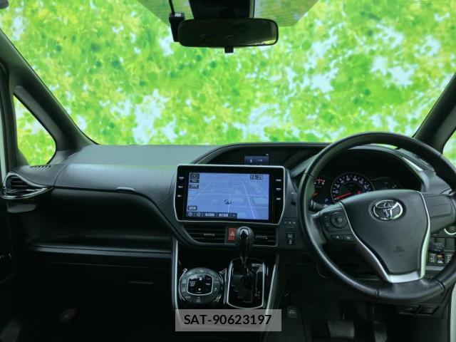 Toyota VOXY 2019-03 8878277-12