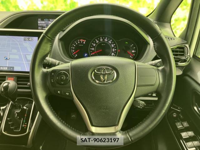 Toyota VOXY 2019-03 8878277-14