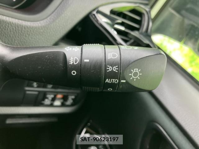 Toyota VOXY 2019-03 8878277-15