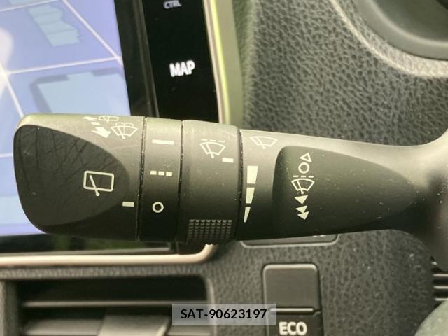 Toyota VOXY 2019-03 8878277-16