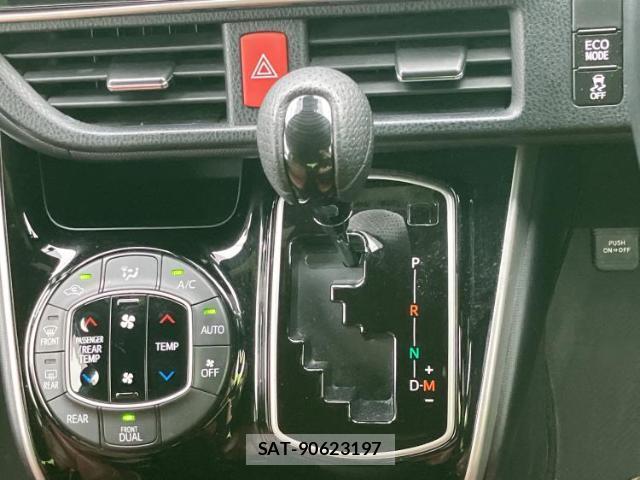 Toyota VOXY 2019-03 8878277-17