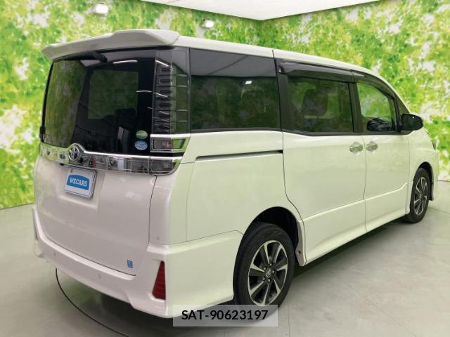 Toyota VOXY 2019-03 8878277-2