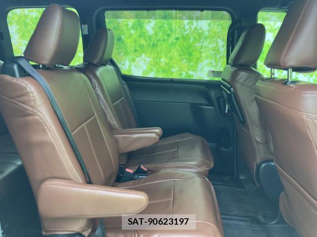 Toyota VOXY 2019-03 8878277-4