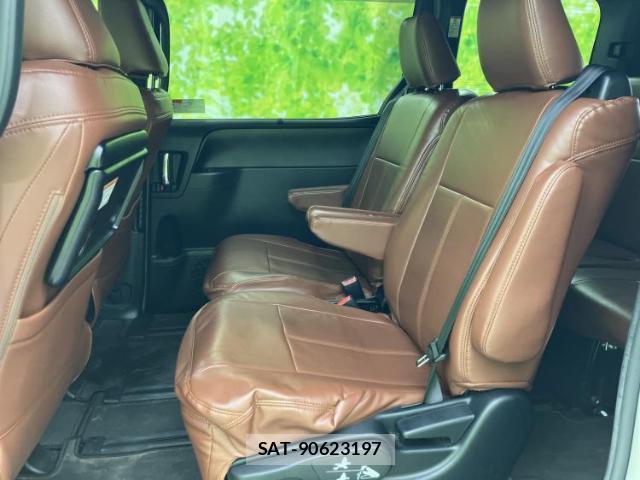 Toyota VOXY 2019-03 8878277-7