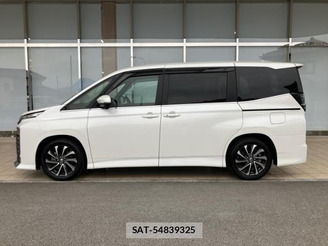 Toyota VOXY 2024-06 8878296-1