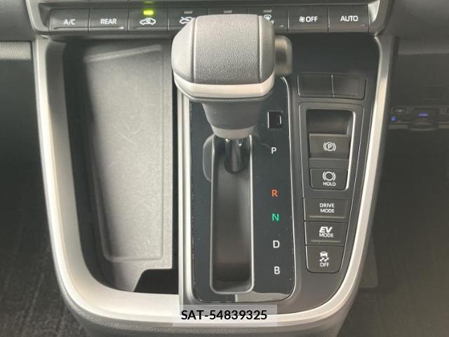 Toyota VOXY 2024-06 8878296-16