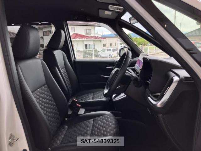 Toyota VOXY 2024-06 8878296-3