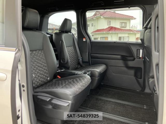 Toyota VOXY 2024-06 8878296-4