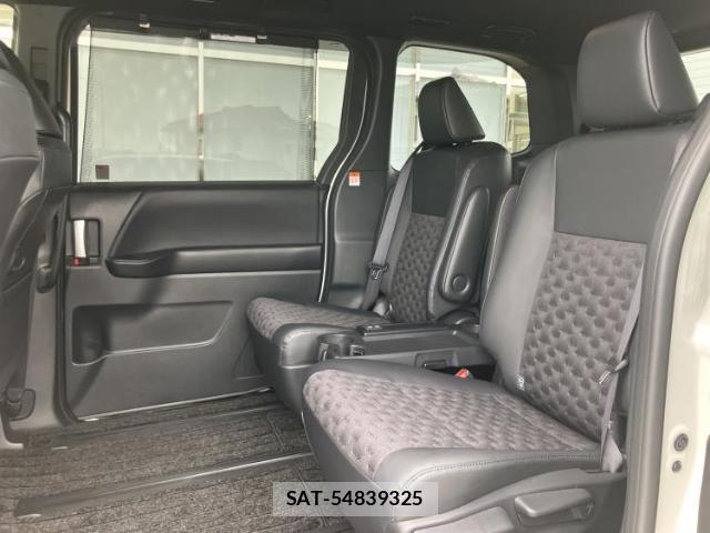 Toyota VOXY 2024-06 8878296-6