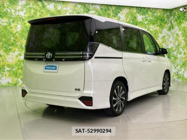 Toyota VOXY 2023-09 8878380-2