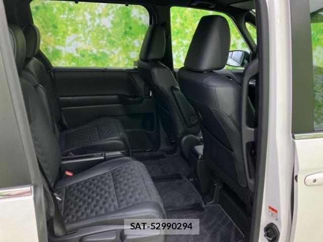 Toyota VOXY 2023-09 8878380-4
