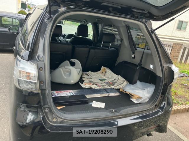 Toyota WISH 2013-09 8876310-11