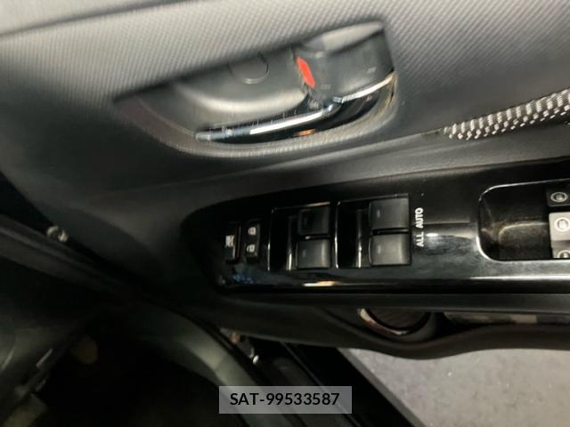 Toyota WISH 2011-11 8877044-11