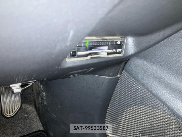 Toyota WISH 2011-11 8877044-19
