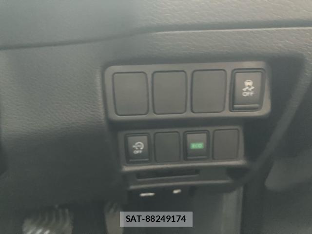 Nissan X-TRAIL 2015-10 8876381-11