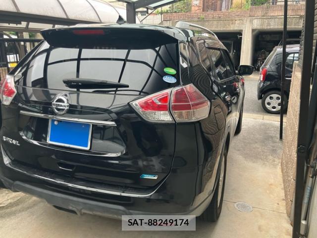 Nissan X-TRAIL 2015-10 8876381-13