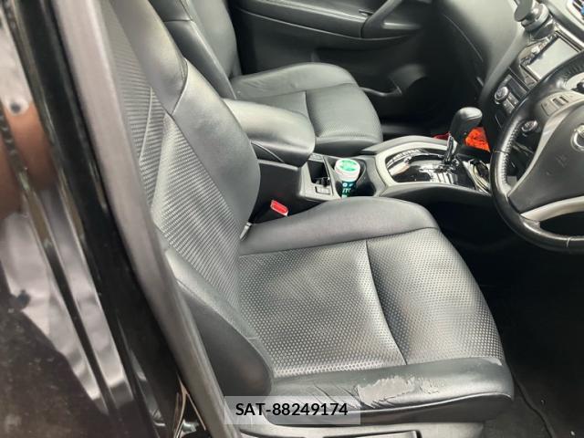 Nissan X-TRAIL 2015-10 8876381-9