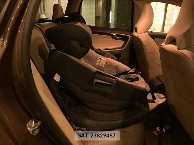 Volvo XC60 2015-03 8876260-15