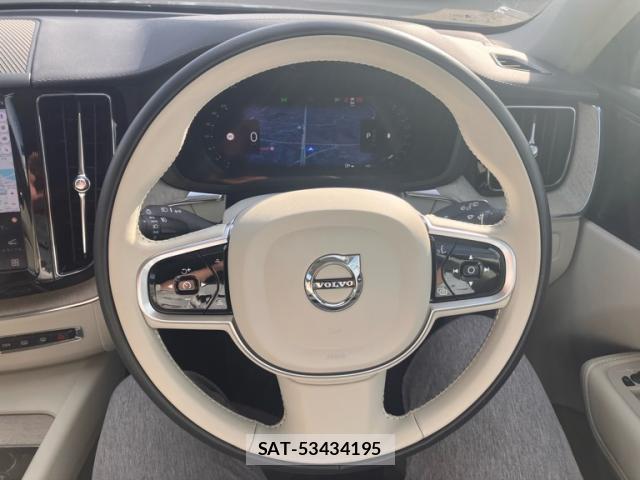 Volvo XC60 2022-03 8877085-14