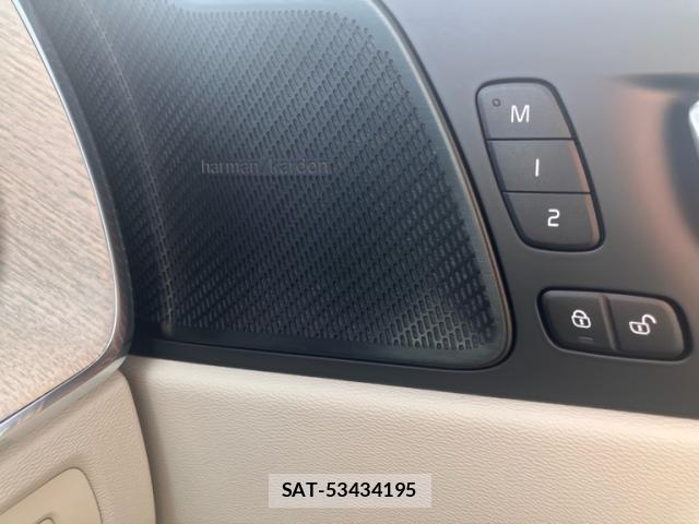 Volvo XC60 2022-03 8877085-16
