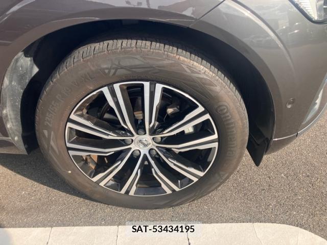 Volvo XC60 2022-03 8877085-3