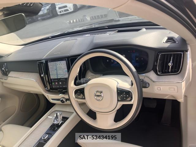 Volvo XC60 2022-03 8877085-6