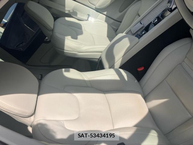Volvo XC60 2022-03 8877085-7