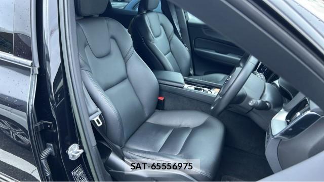 Volvo XC60 2022-12 8877156-5
